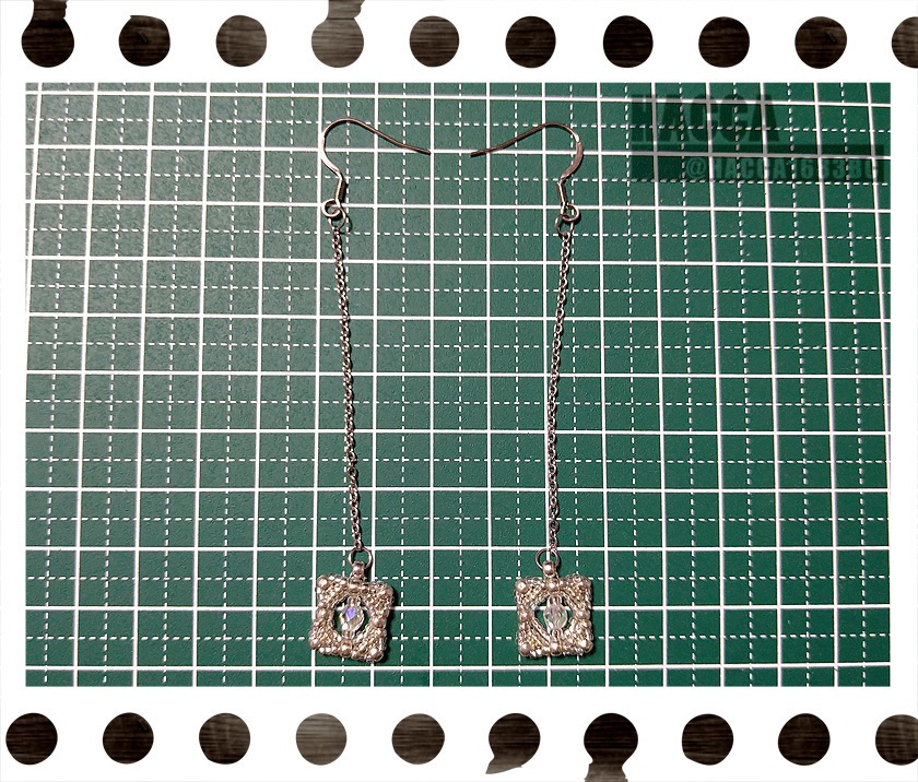 【2021クリスマス】スクエアタイルのビーズアクセサリー(ネックレス・ピアスセット)【ガラスビーズ】【サージカルステンレス】【ハンドメイドアクセサリー】