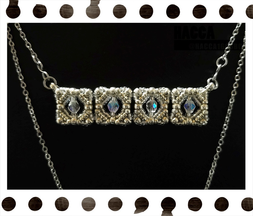 【2021クリスマス】スクエアタイルのビーズアクセサリー(ネックレス・ピアスセット)【ガラスビーズ】【サージカルステンレス】【ハンドメイドアクセサリー】