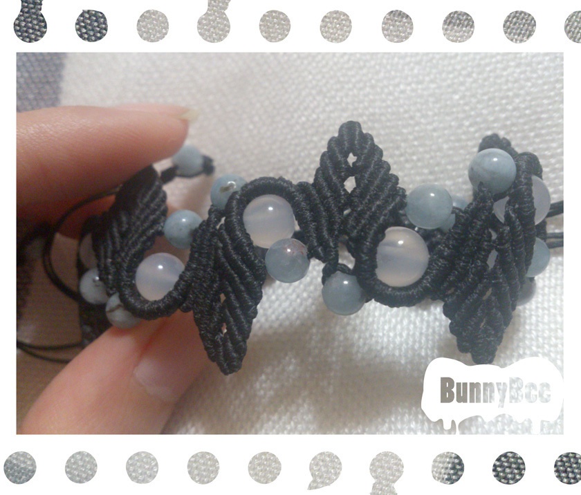 ブレスレット【ホワイトアゲート】【ブラックコード】【ハンドメイドアクセサリー】