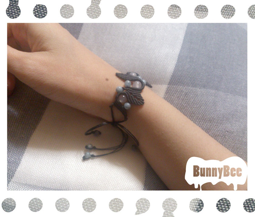 ブレスレット【ホワイトアゲート】【ブラックコード】【ハンドメイドアクセサリー】