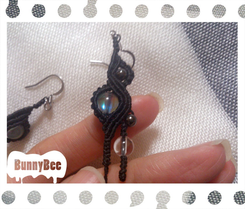 アシンメトリーピアスセット【ルナフラッシュ(ブラック)】【ブラックコード】【ハンドメイドアクセサリー】