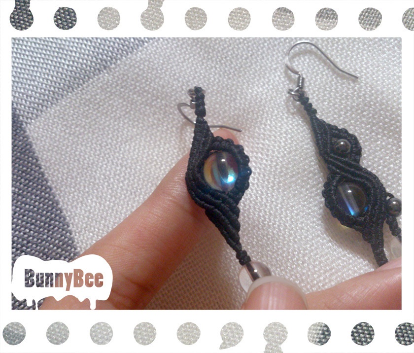 アシンメトリーピアスセット【ルナフラッシュ(ブラック)】【ブラックコード】【ハンドメイドアクセサリー】