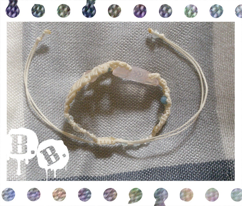 【アシンメトリー】蝶蜂のブレスレット【ローズクォーツ】【ナチュラルホワイトコード】【ハンドメイドアクセサリー】