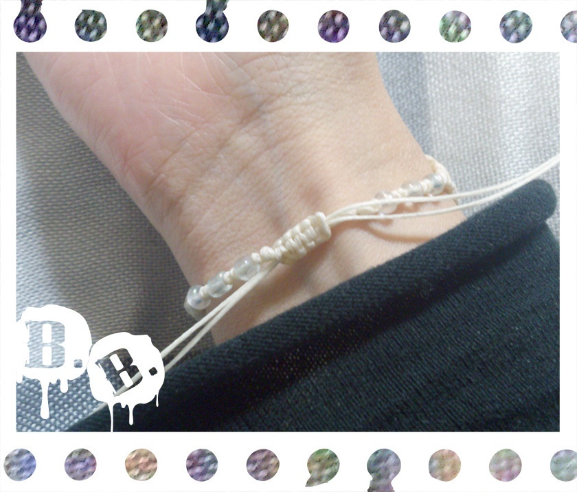 【アシンメトリー】蝶蜂のブレスレット【ローズクォーツ】【ナチュラルホワイトコード】【ハンドメイドアクセサリー】