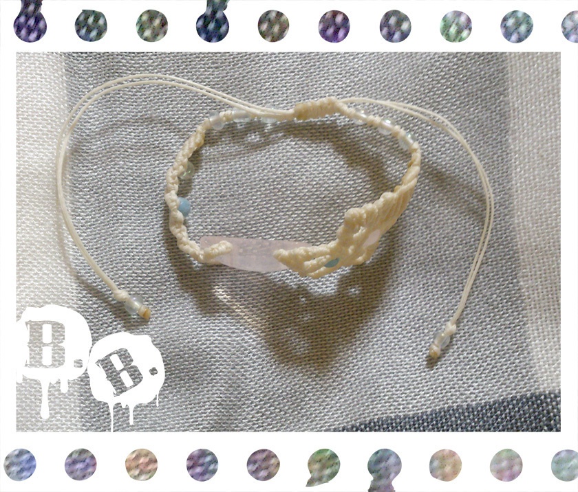 【アシンメトリー】蝶蜂のブレスレット【ローズクォーツ】【ナチュラルホワイトコード】【ハンドメイドアクセサリー】