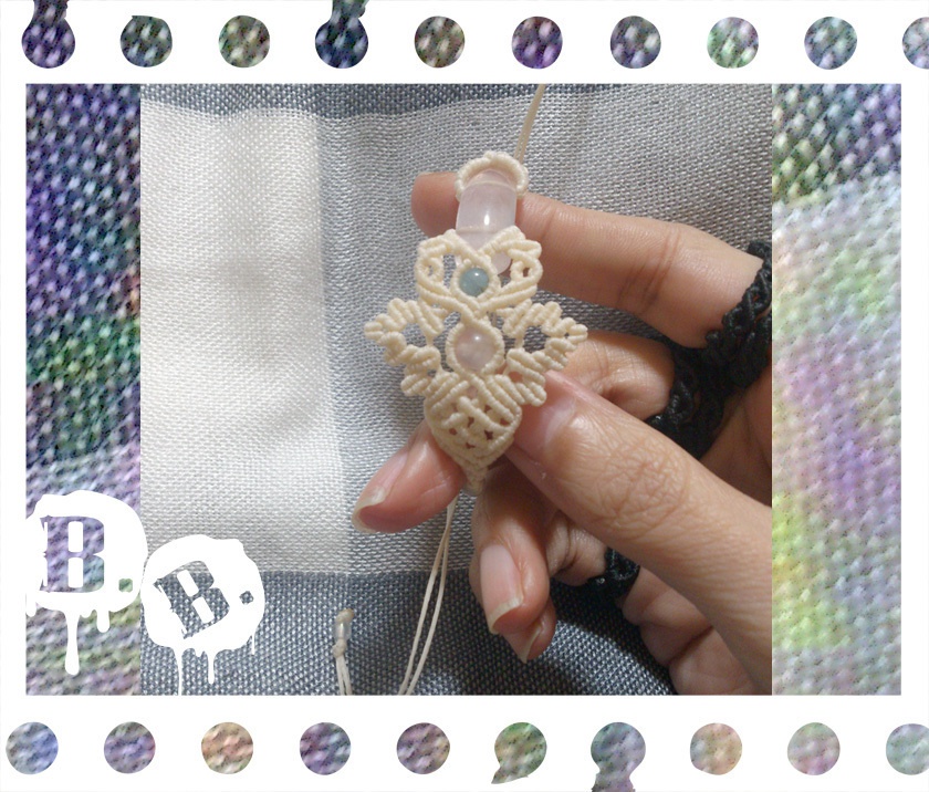 【アシンメトリー】蝶蜂のブレスレット【ローズクォーツ】【ナチュラルホワイトコード】【ハンドメイドアクセサリー】