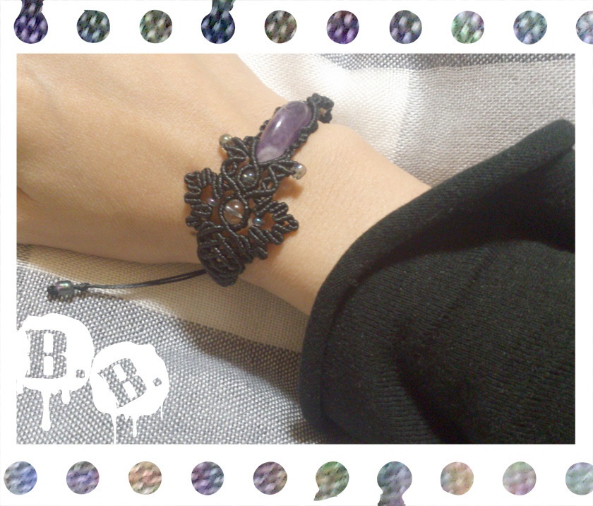 【アシンメトリー】蝶蜂のブレスレット【ラベンダーアメジスト】【ブラックコード】【ハンドメイドアクセサリー】