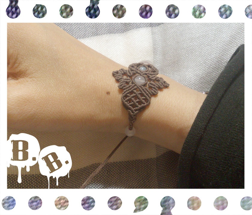 【アシンメトリー】蝶蜂のブレスレット【ホワイトアゲート】【ブラウンコード】【ハンドメイドアクセサリー】