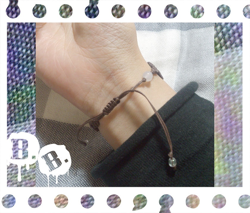 【アシンメトリー】蝶蜂のブレスレット【ホワイトアゲート】【ブラウンコード】【ハンドメイドアクセサリー】