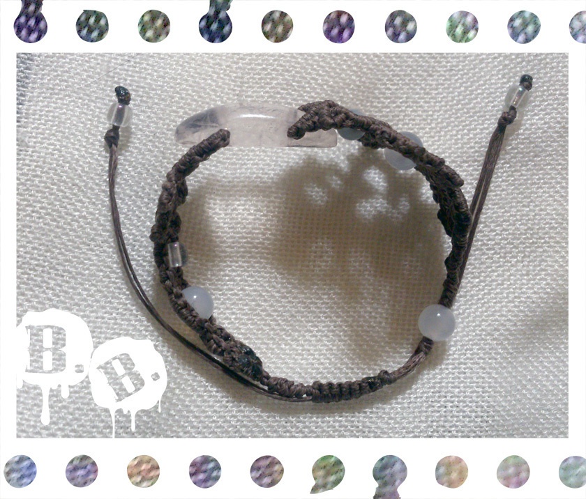 【アシンメトリー】蝶蜂のブレスレット【ホワイトアゲート】【ブラウンコード】【ハンドメイドアクセサリー】