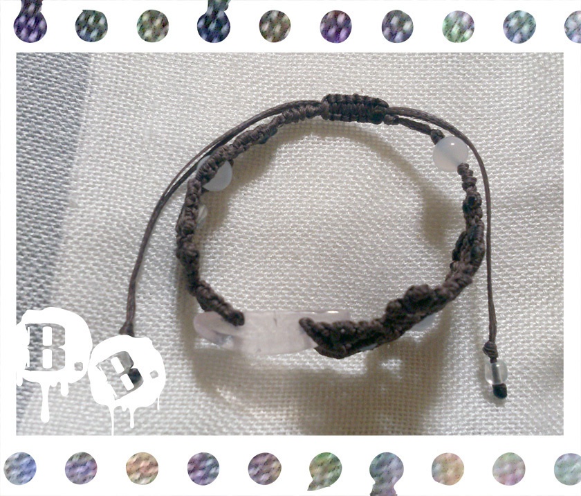 【アシンメトリー】蝶蜂のブレスレット【ホワイトアゲート】【ブラウンコード】【ハンドメイドアクセサリー】