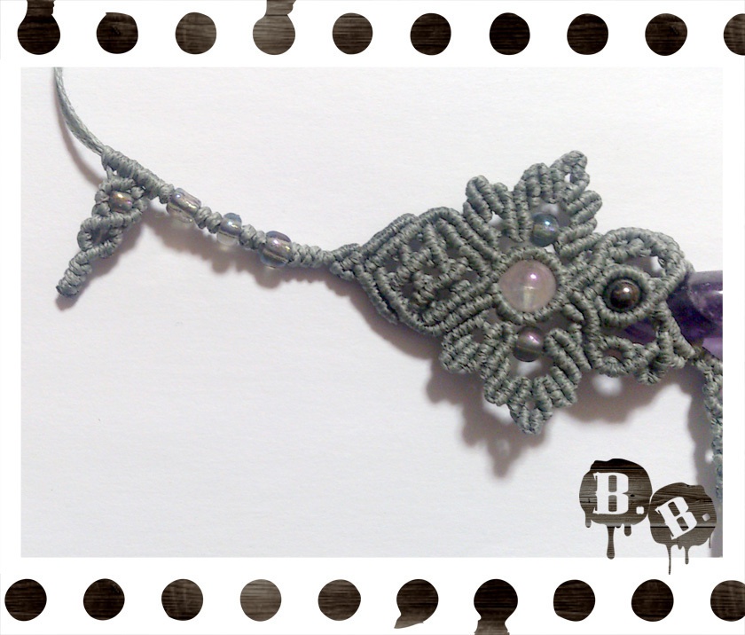 番の蝶蜂ネックレス(チョーカー)【ローズオーラ】【グレーコード】【ハンドメイドアクセサリー】