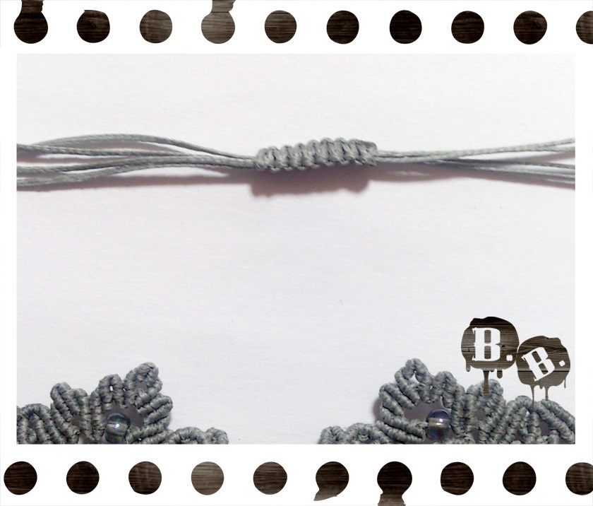 番の蝶蜂ネックレス(チョーカー)【ローズオーラ】【グレーコード】【ハンドメイドアクセサリー】