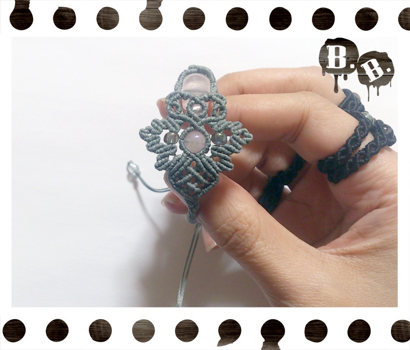 【アシンメトリー】蝶蜂のブレスレット【ローズオーラ】【グレーコード】【ハンドメイドアクセサリー】