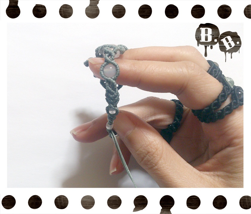 【アシンメトリー】蝶蜂のブレスレット【ローズオーラ】【グレーコード】【ハンドメイドアクセサリー】