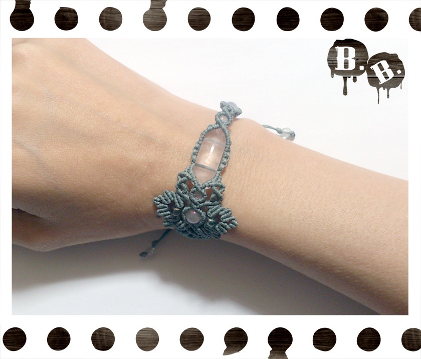 【アシンメトリー】蝶蜂のブレスレット【ローズオーラ】【グレーコード】【ハンドメイドアクセサリー】