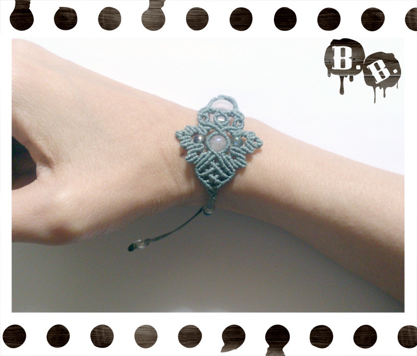 【アシンメトリー】蝶蜂のブレスレット【ローズオーラ】【グレーコード】【ハンドメイドアクセサリー】