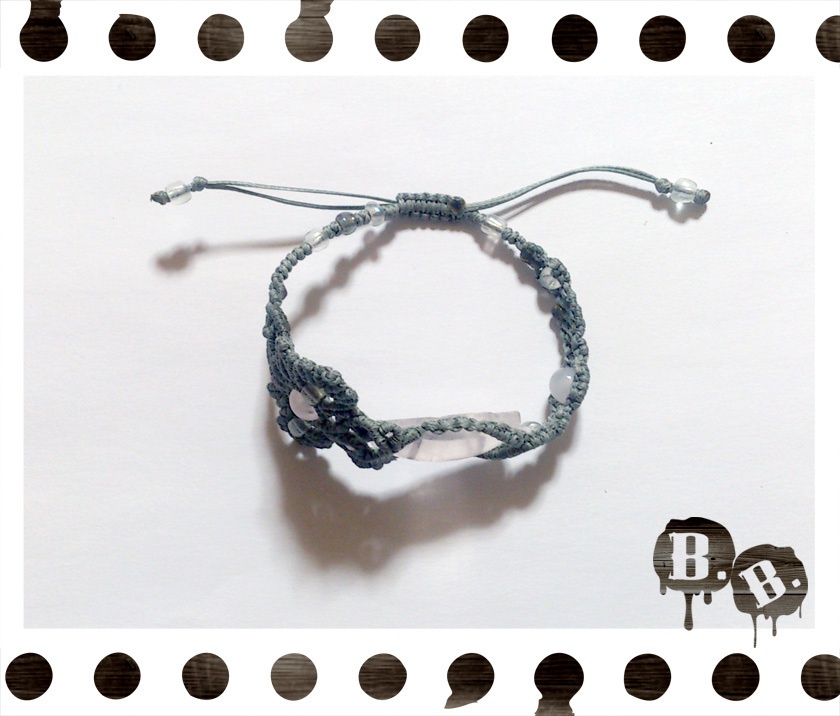 【アシンメトリー】蝶蜂のブレスレット【ローズオーラ】【グレーコード】【ハンドメイドアクセサリー】