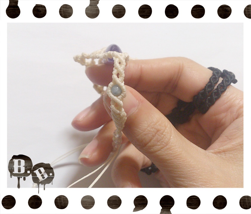 【アシンメトリー】蝶蜂のブレスレット【ラベンダーアメジスト】【ナチュラルホワイトコード】【ハンドメイドアクセサリー】