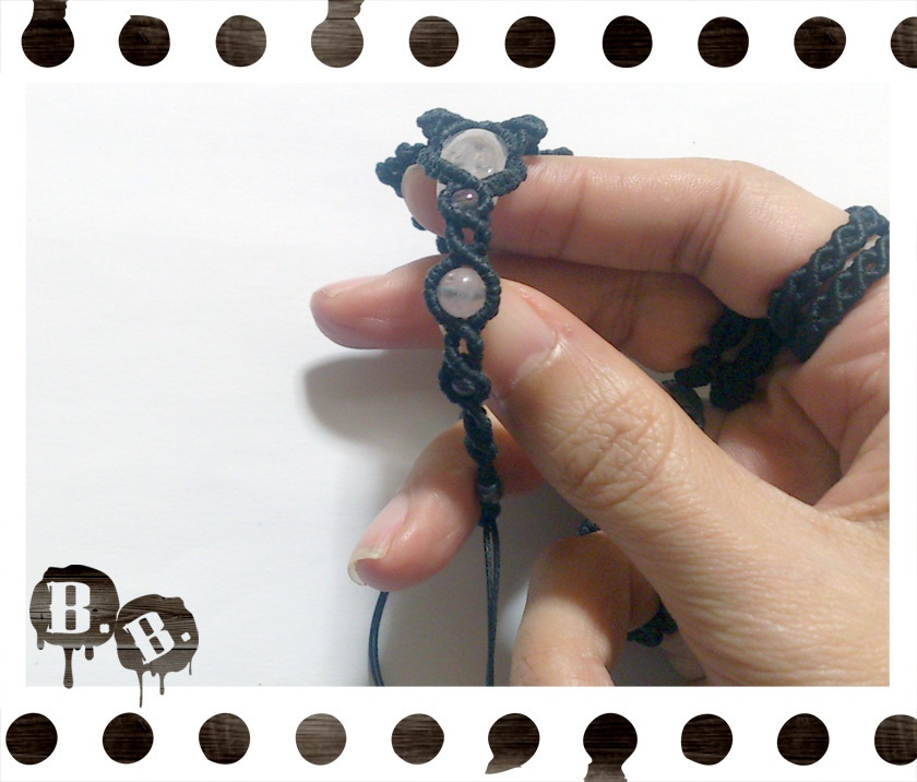 【アシンメトリー】蝶蜂のブレスレット【ローズクォーツ】【ブラックコード】【ハンドメイドアクセサリー】