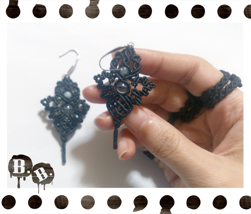 蝶蜂のピアスセット【ブルーオーラ】【ブラックコード】【ハンドメイドアクセサリー】