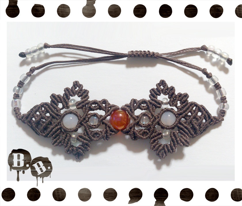 番の蝶蜂ブレスレット【カーネリアンオーラ】【ブラウンコード】【ハンドメイドアクセサリー】