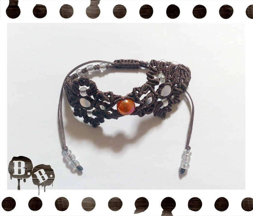 番の蝶蜂ブレスレット【カーネリアンオーラ】【ブラウンコード】【ハンドメイドアクセサリー】