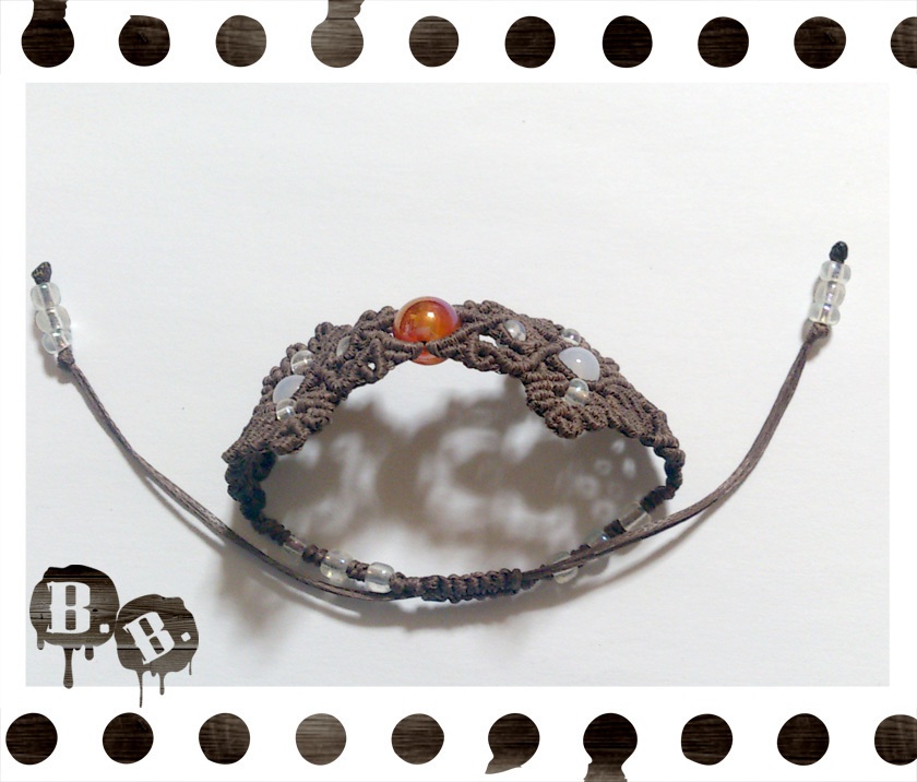 番の蝶蜂ブレスレット【カーネリアンオーラ】【ブラウンコード】【ハンドメイドアクセサリー】