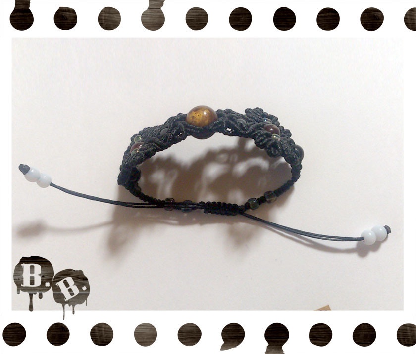 番の尾長珠蝶蜂ブレスレット【金珊瑚】【ブラックコード】【ハンドメイドアクセサリー】