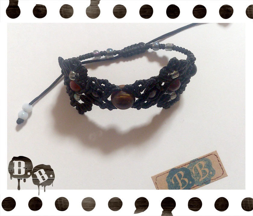 番の尾長珠蝶蜂ブレスレット【金珊瑚】【ブラックコード】【ハンドメイドアクセサリー】