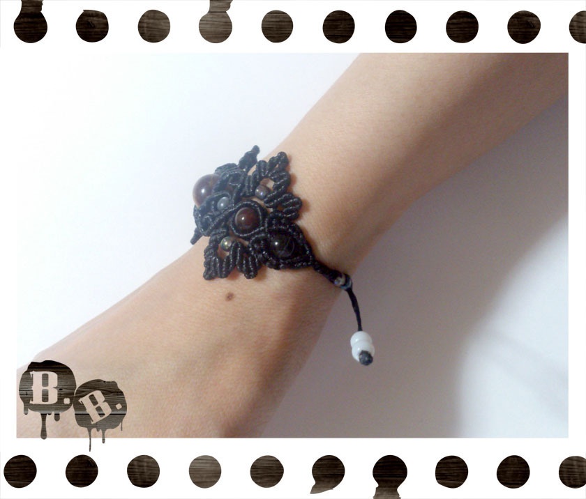 番の尾長珠蝶蜂ブレスレット【金珊瑚】【ブラックコード】【ハンドメイドアクセサリー】