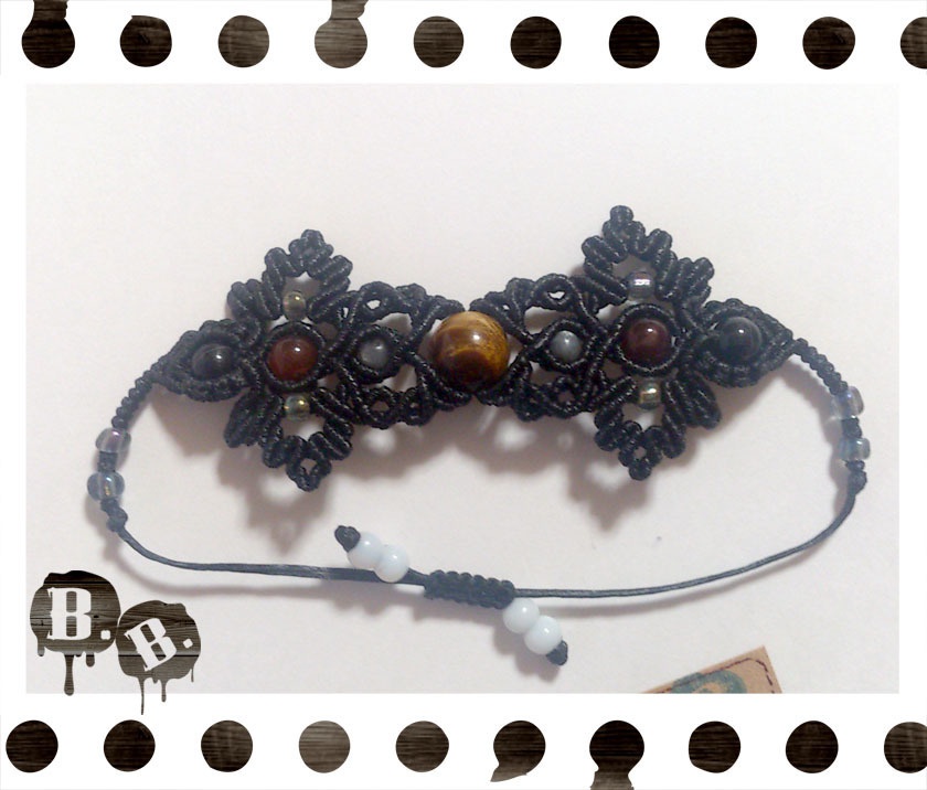 番の尾長珠蝶蜂ブレスレット【金珊瑚】【ブラックコード】【ハンドメイドアクセサリー】