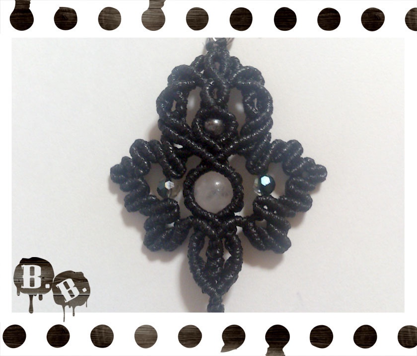 尾長蝶蜂の片耳用キドニーフックピアス【ローズクォーツ】【ブラックコード】【ハンドメイドアクセサリー】