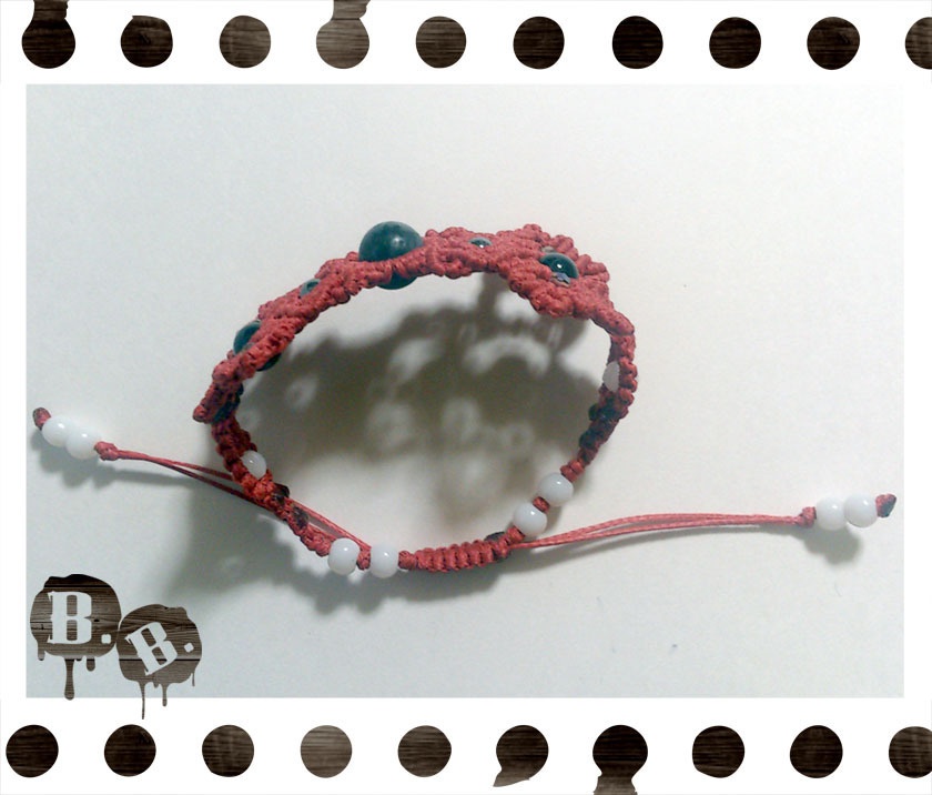 番の玉蝶ブレスレット【ブラックラブラドライト】【レッドコード】【ハンドメイドアクセサリー】