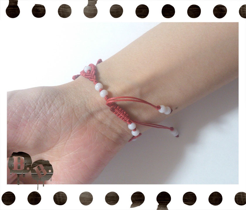 番の玉蝶ブレスレット【ブラックラブラドライト】【レッドコード】【ハンドメイドアクセサリー】