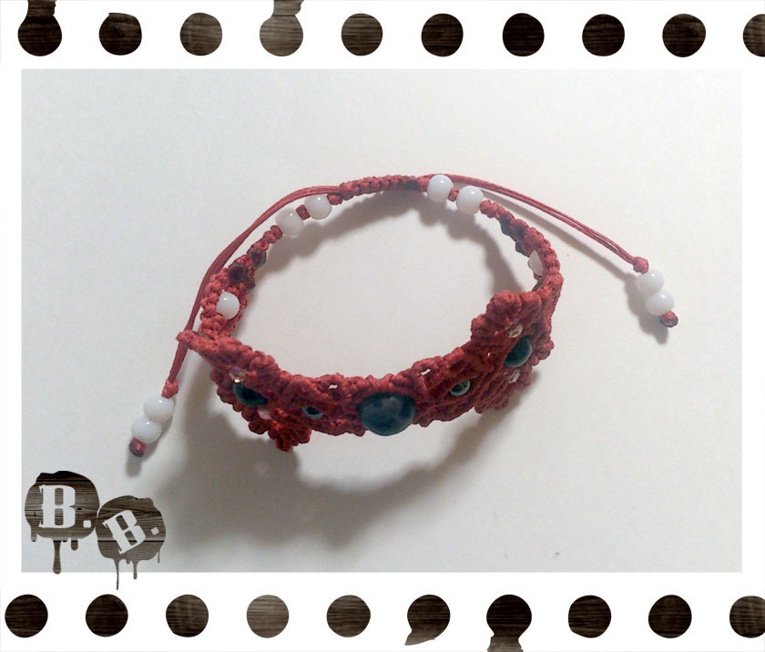 番の玉蝶ブレスレット【ブラックラブラドライト】【レッドコード】【ハンドメイドアクセサリー】