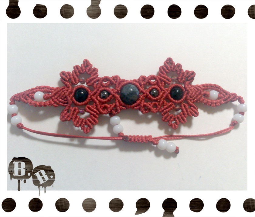 番の玉蝶ブレスレット【ブラックラブラドライト】【レッドコード】【ハンドメイドアクセサリー】