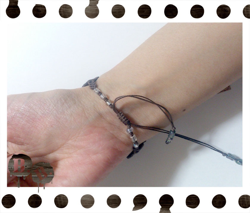 番の蝶蜂ブレスレット【ホワイトアゲート】【ブラウンコード】【ハンドメイドアクセサリー】