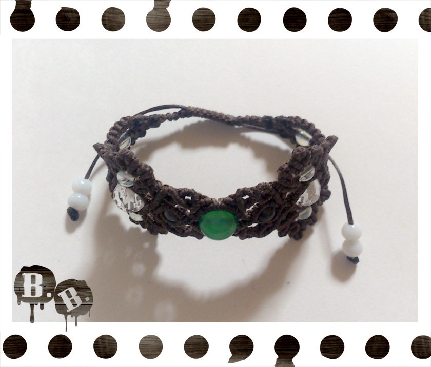 番の玉蝶ブレスレット【翡翠】【ブラウンコード】【ハンドメイドアクセサリー】