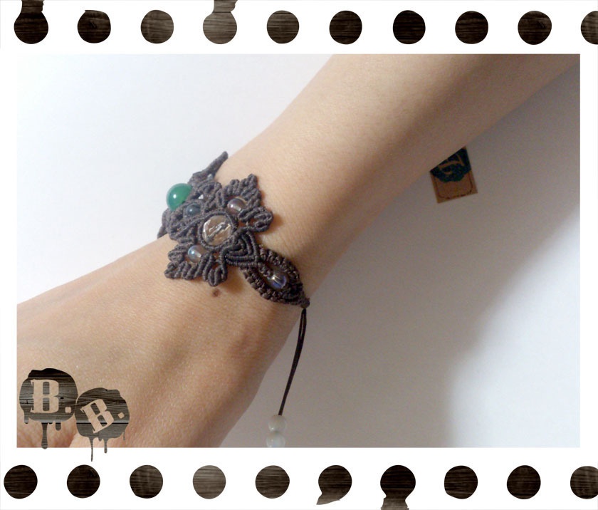 番の玉蝶ブレスレット【翡翠】【ブラウンコード】【ハンドメイドアクセサリー】