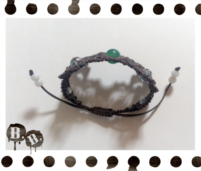 番の玉蝶ブレスレット【翡翠】【ブラウンコード】【ハンドメイドアクセサリー】