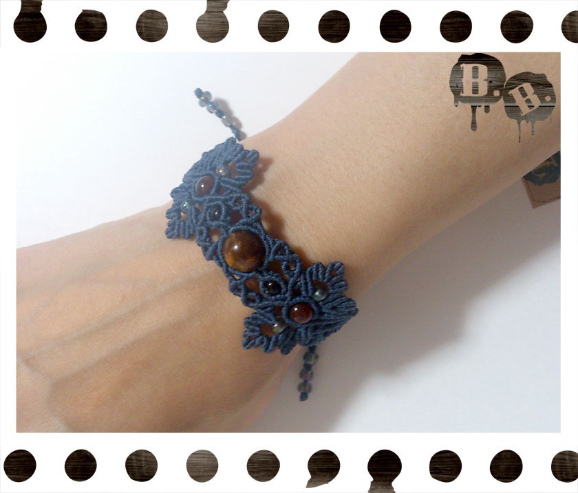番の蝶蜂ブレスレット【金珊瑚】【ネイビーコード】【ハンドメイドアクセサリー】