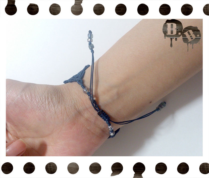 番の蝶蜂ブレスレット【ホワイトアゲート】【ネイビーコード】【ハンドメイドアクセサリー】