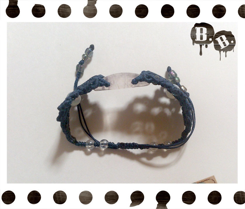 番の蝶蜂ブレスレット【ホワイトアゲート】【ネイビーコード】【ハンドメイドアクセサリー】