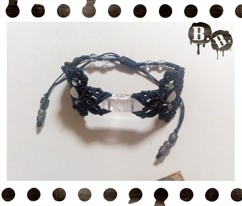 番の蝶蜂ブレスレット【ホワイトアゲート】【ネイビーコード】【ハンドメイドアクセサリー】