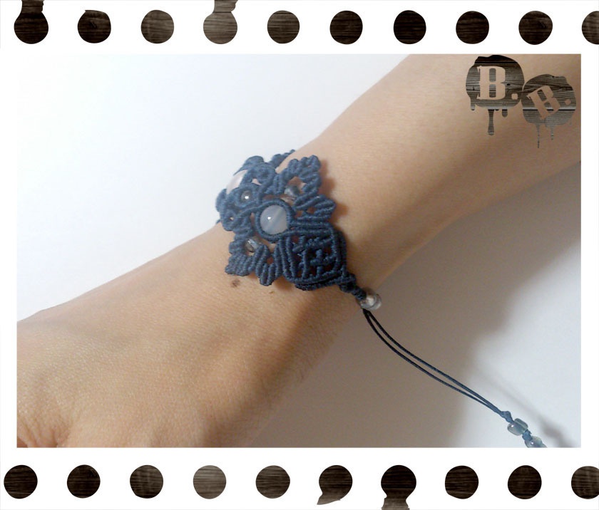 番の蝶蜂ブレスレット【ホワイトアゲート】【ネイビーコード】【ハンドメイドアクセサリー】