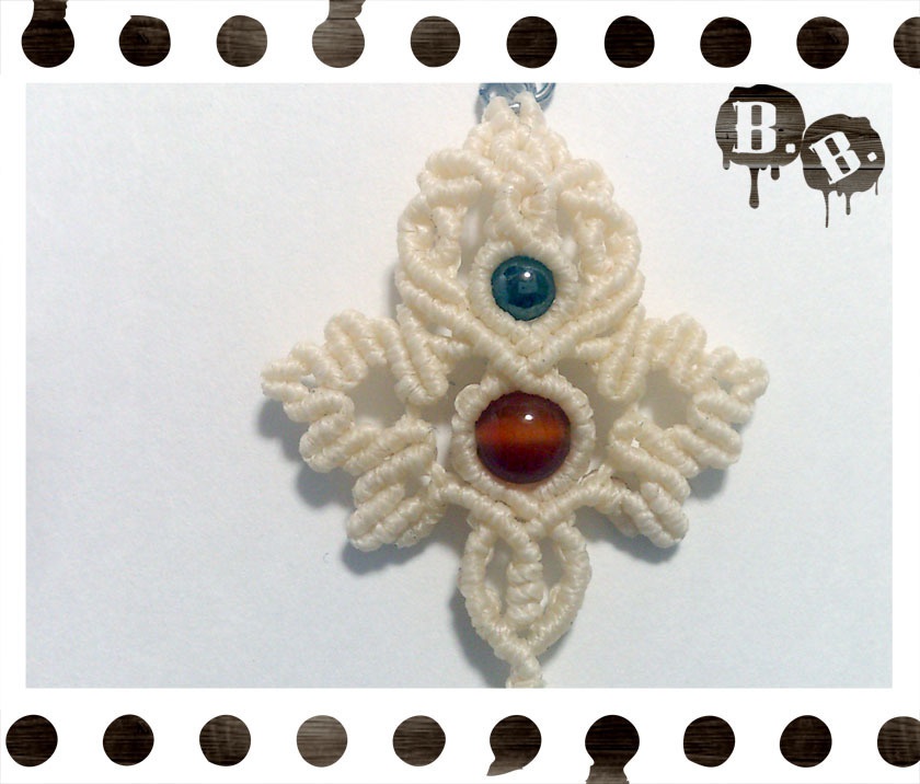 尾長蝶蜂の片耳用キドニーフックピアス【カーネリアン】【ナチュラルホワイトコード】【ハンドメイドアクセサリー】