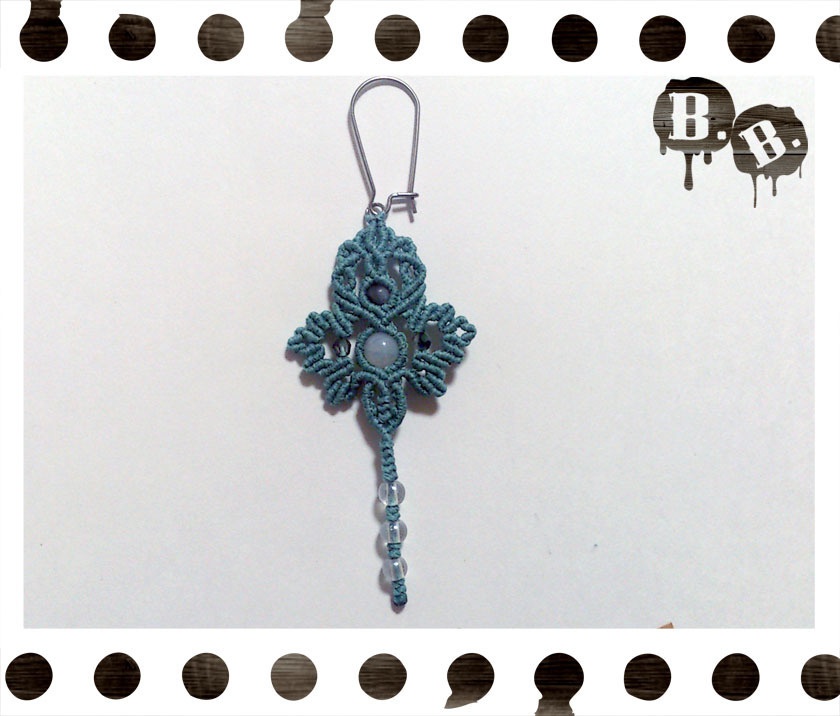 尾長蝶蜂の片耳用キドニーフックピアス【ホワイトアゲート】【ブルーグリーンコード】【ハンドメイドアクセサリー】