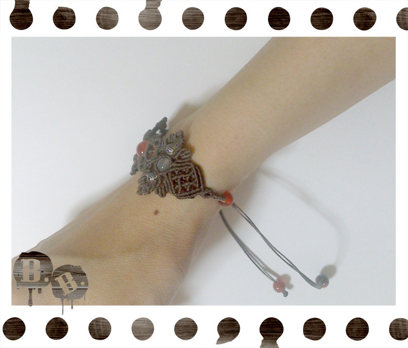 番の蝶蜂ブレスレット【サードニクス(サードオニキス)】【ブラウンコード】【ハンドメイドアクセサリー】