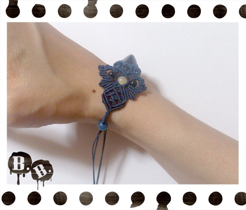 【アシンメトリー】蝶蜂のブレスレット【アラゴナイト】【ネイビーコード】【ハンドメイドアクセサリー】